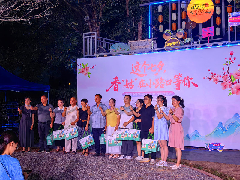 小菌棒成「致富棒」 皖祁門小路口鎮食用菌產業勃興