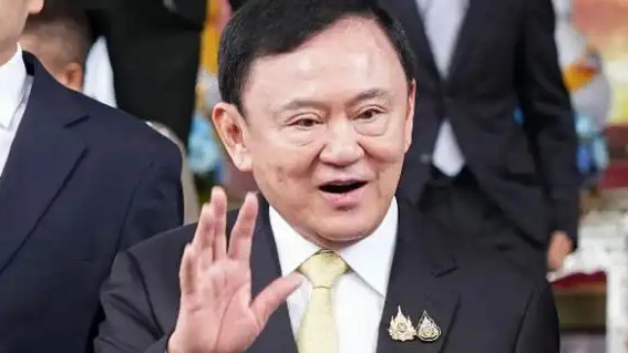 泰國警方稱他信已乘飛機離開泰國