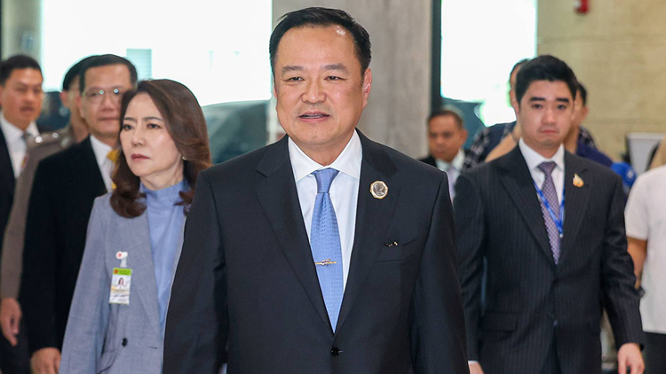 泰國國王批准阿努廷·參威拉軍出任總理