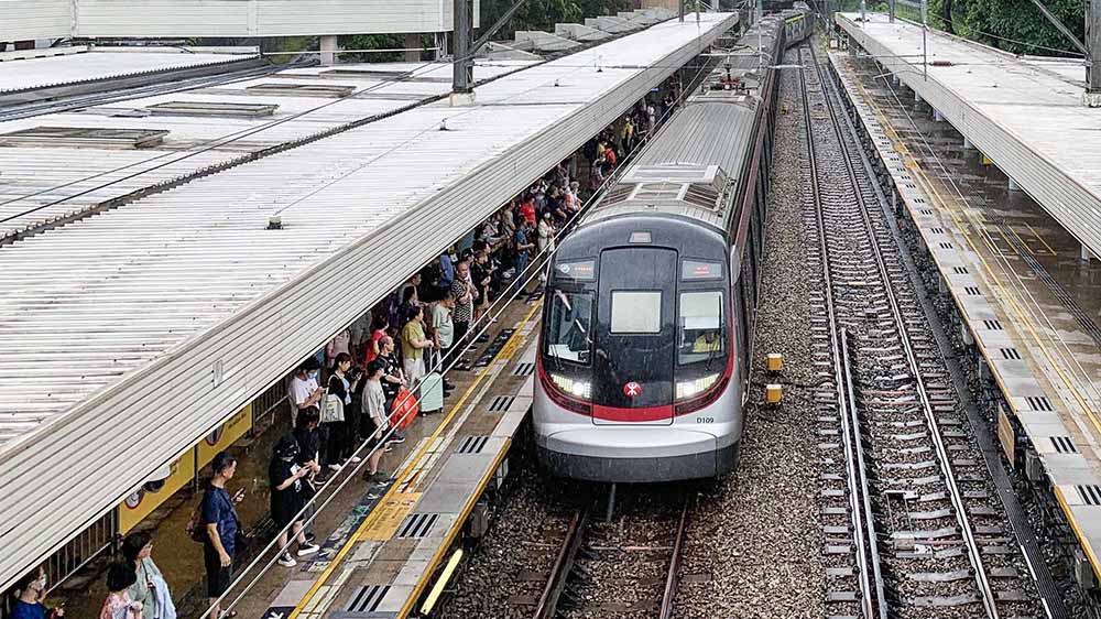 港鐵：港鐵列車、輕鐵及港鐵巴士服務會維持周末正常班次至晚上收車