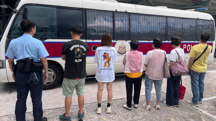 警方粉嶺搗破麻雀賭檔 拘捕8名男女 