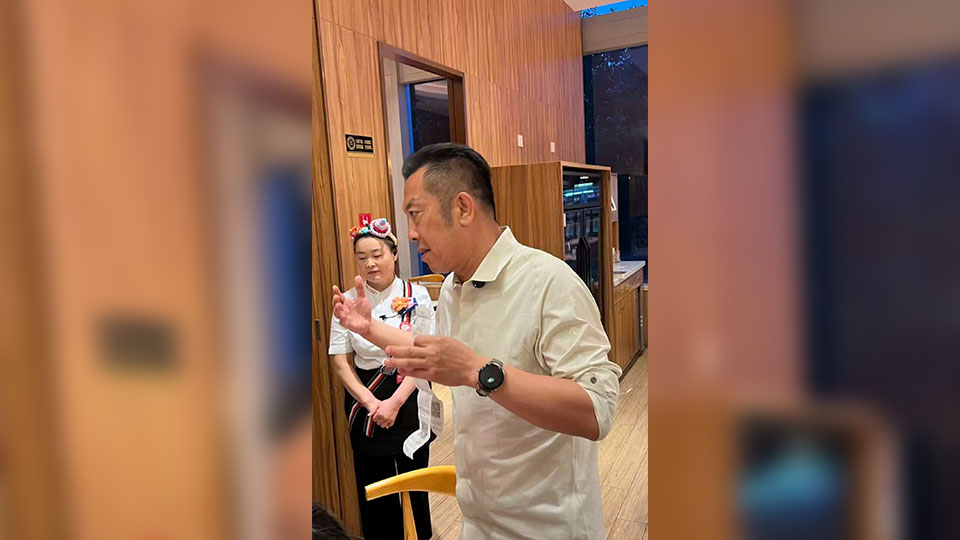 賈國龍回應西貝被指預製菜：將起訴羅永浩 並向消費者開放後廚