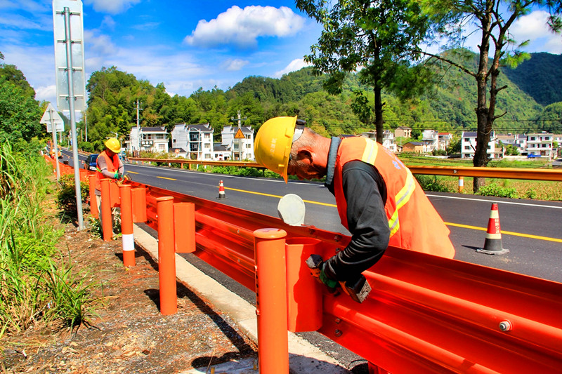 皖休寧公路：凝心聚力齊奮戰 砥礪前行迎「國評」