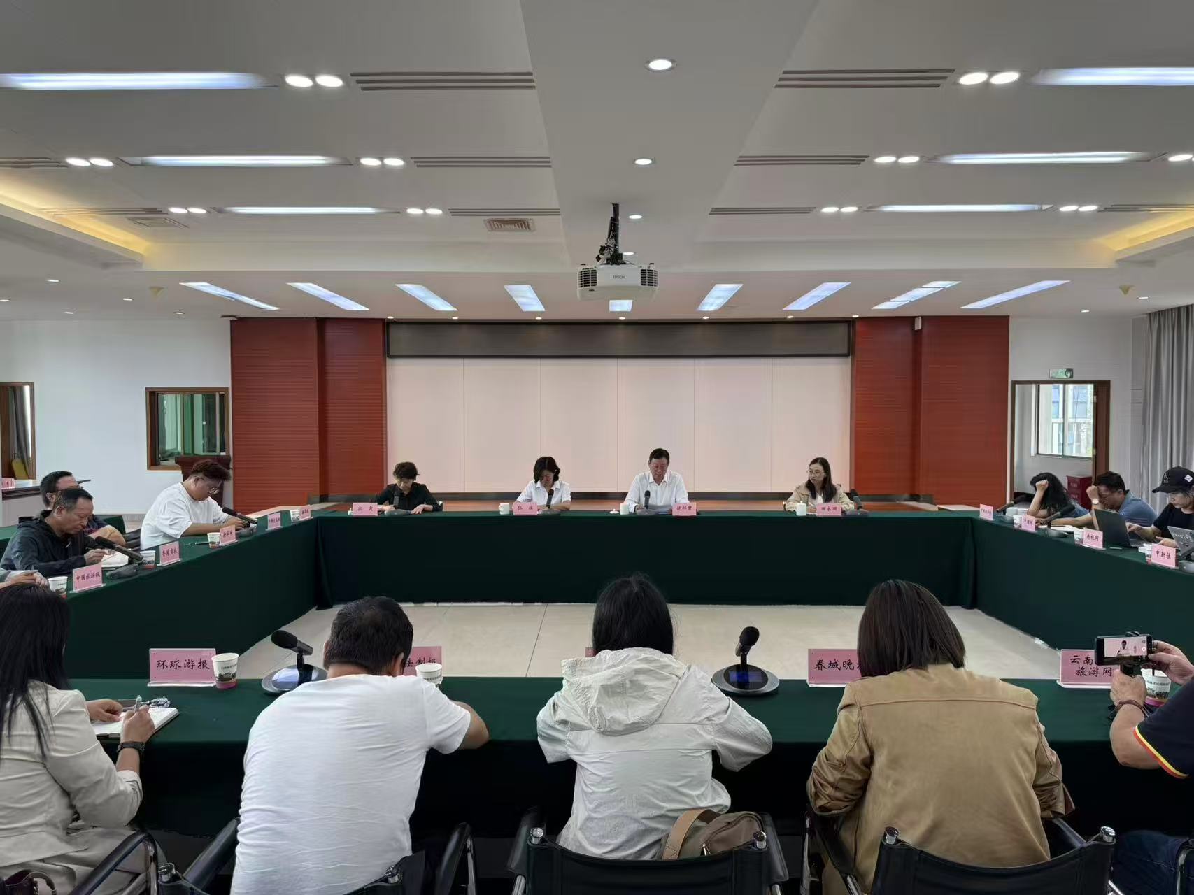 雲南航空市場暑運表現亮眼 旅客貨運吞吐量創歷史新高