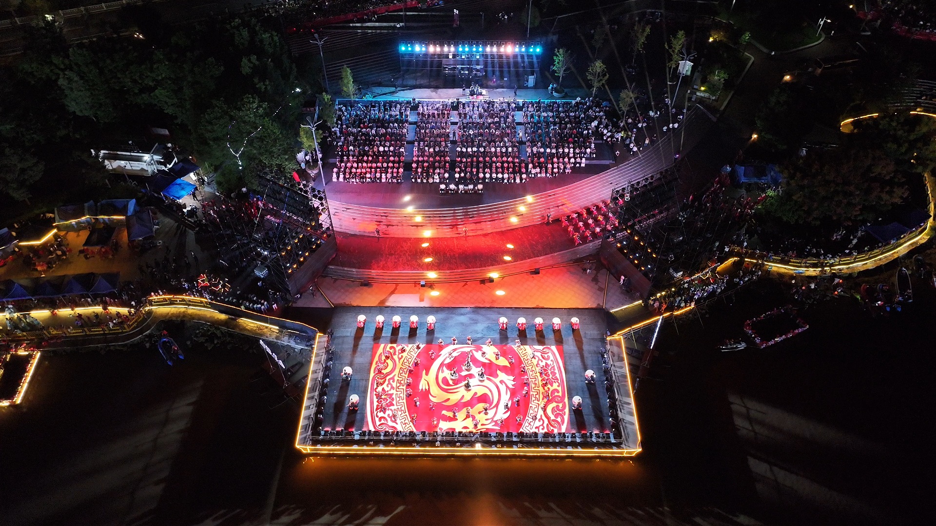 湖南慈利：500米水上板板龍燈展現三維視覺盛宴