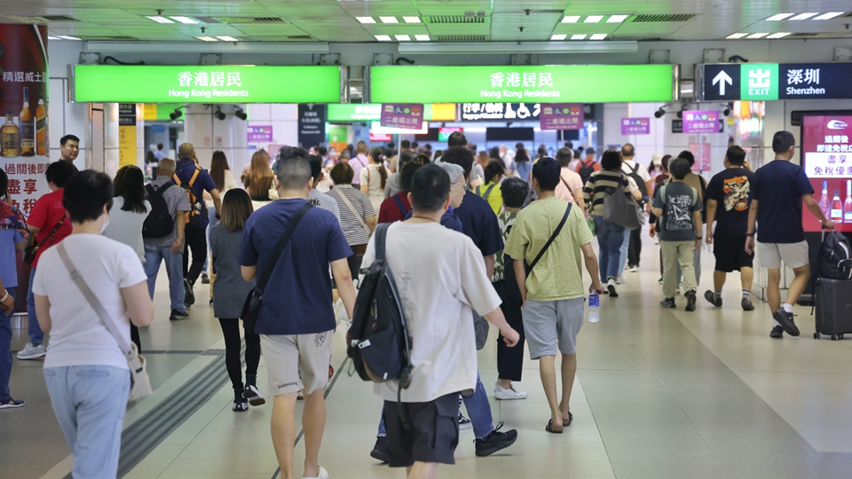 施政報告2025｜10月起經水陸路來港轉機乘客可豁免離境稅 亞博館二期料2028年落成