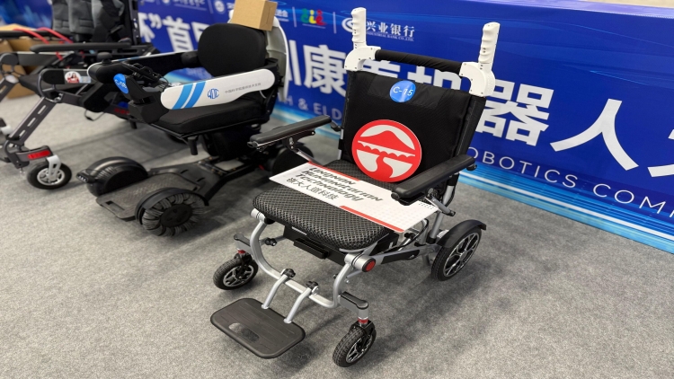 嶺大研發「CREW智能輪椅操控系統」 於首屆深圳康養機器人大賽榮獲「十佳技術創新獎」