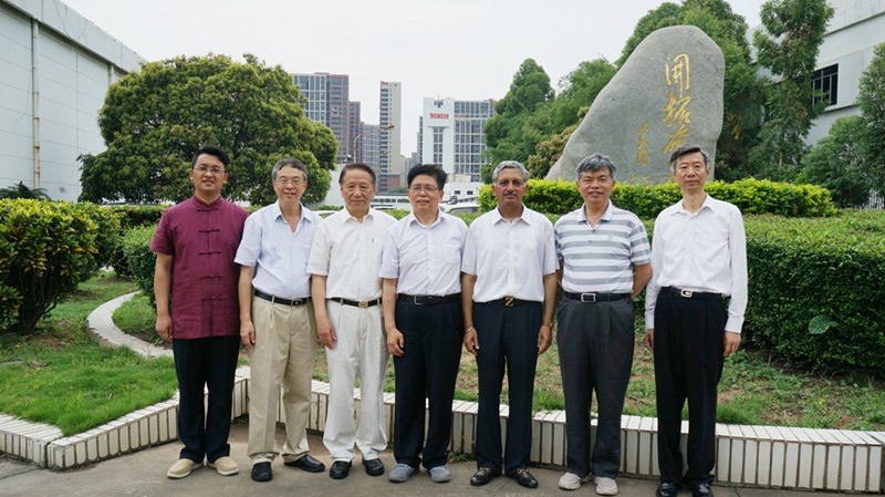 《英氣》訪談系列之四 全球彩管業的「終結者」