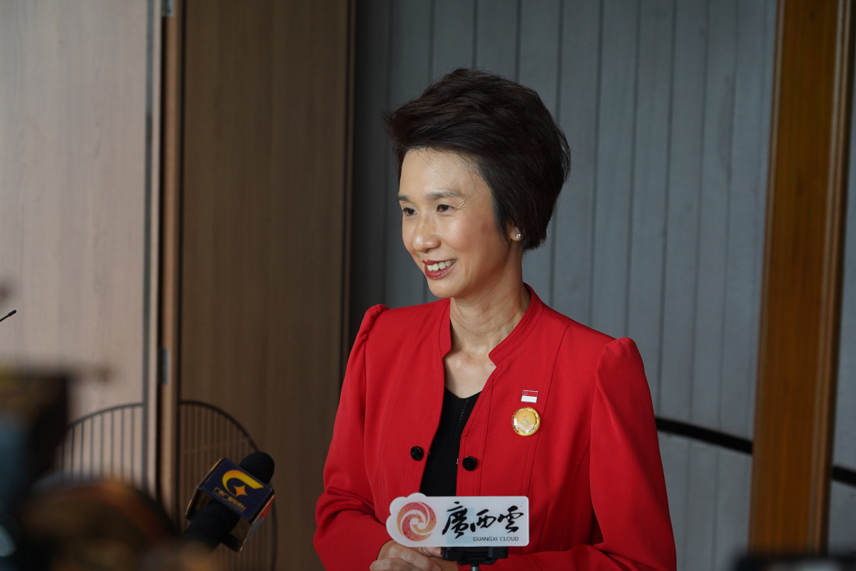 新加坡高級政務部長劉燕玲：中新攜手東博會推自貿3.0  AI與青年合作成新亮點