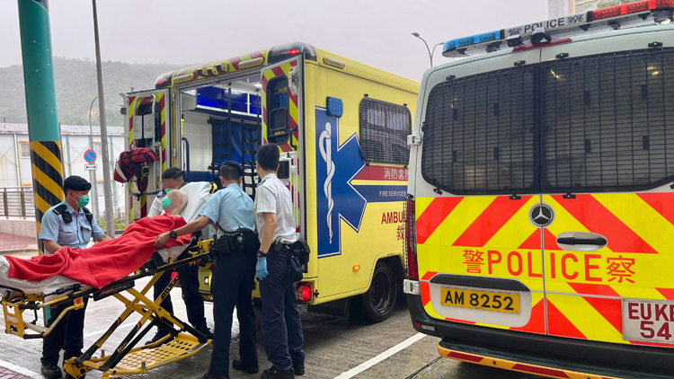 將軍澳腦退化八旬翁迷路受傷 東九龍衝鋒隊護送醫院