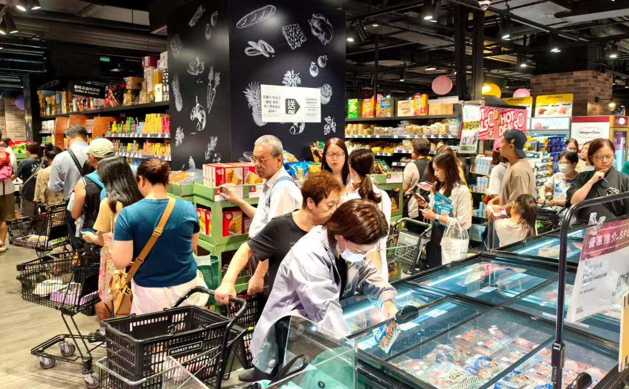 超強颱風「樺加沙」逼近香港 市民到街市選購未見價格昂貴