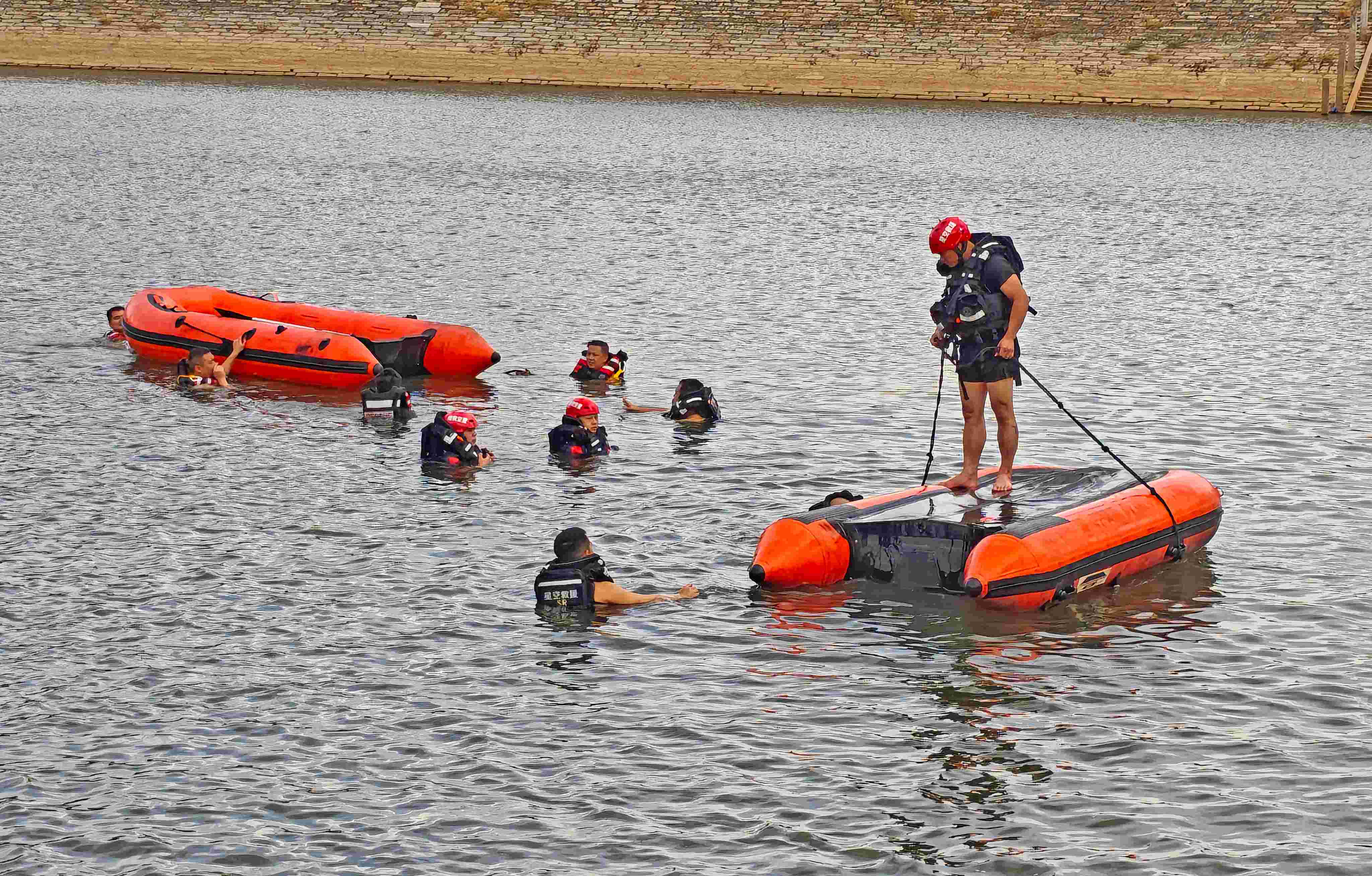 泉港：一群公益救援人的「追光路」