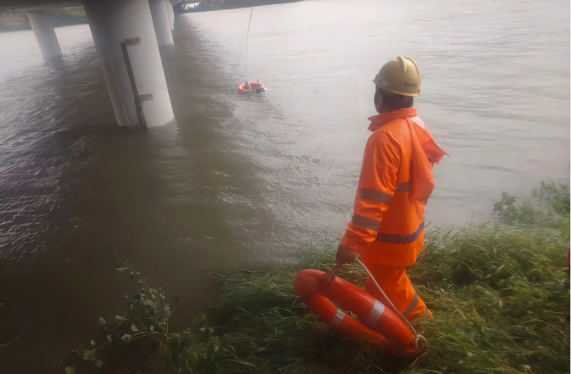 颱風天深圳一女子落水 水務消防協力救回