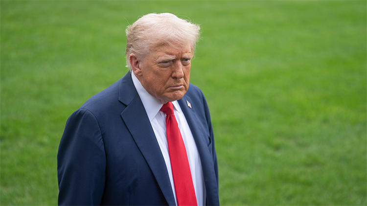 最高100%！特朗普再揮關稅大棒 涉重型卡車、家具、藥品