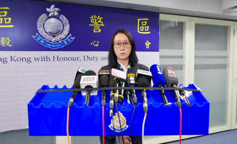 有片丨西區帶兩男童觀浪 警拘兩人包括男童父親