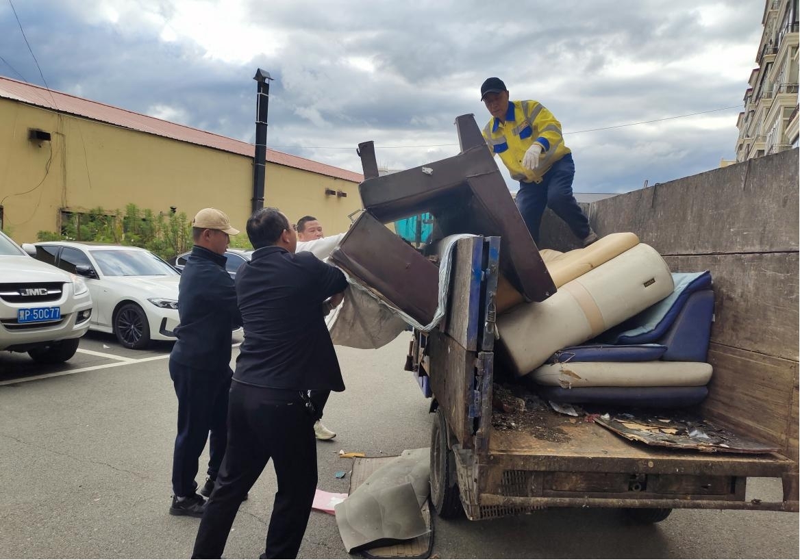 大興安嶺加格達奇區紅旗街道 紮實推進小區環境煥新整治行動