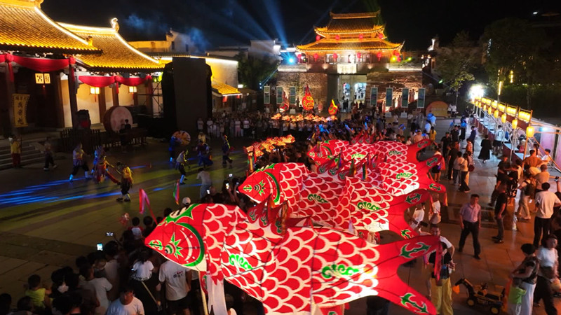 有片 | 皖歙縣：徽州古城國慶中秋歡樂周拉帷