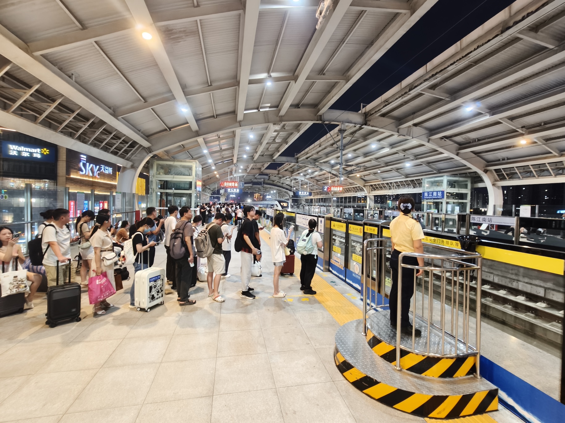  1192.8萬人次  節前一天廣州地鐵城際鐵路客流創新高