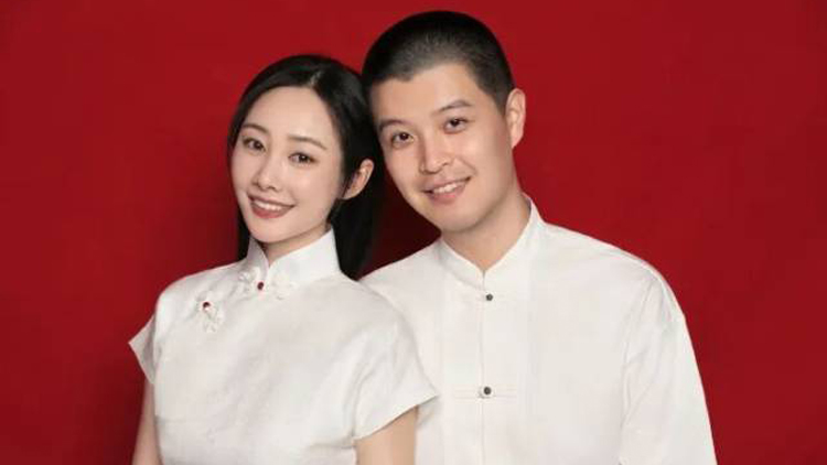 知名女演員李純官宣結婚