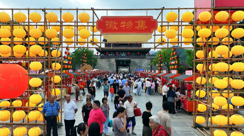 皖歙縣：文商旅融合繪就節日美景