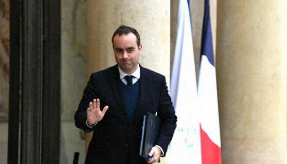 上任未滿月，法國新總理辭職