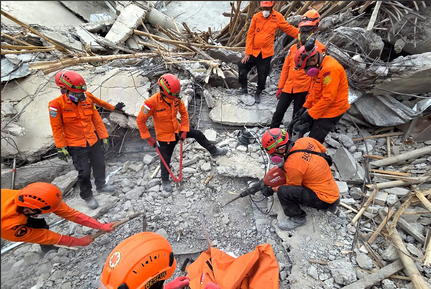 印尼學校建築倒塌已致60人遇難