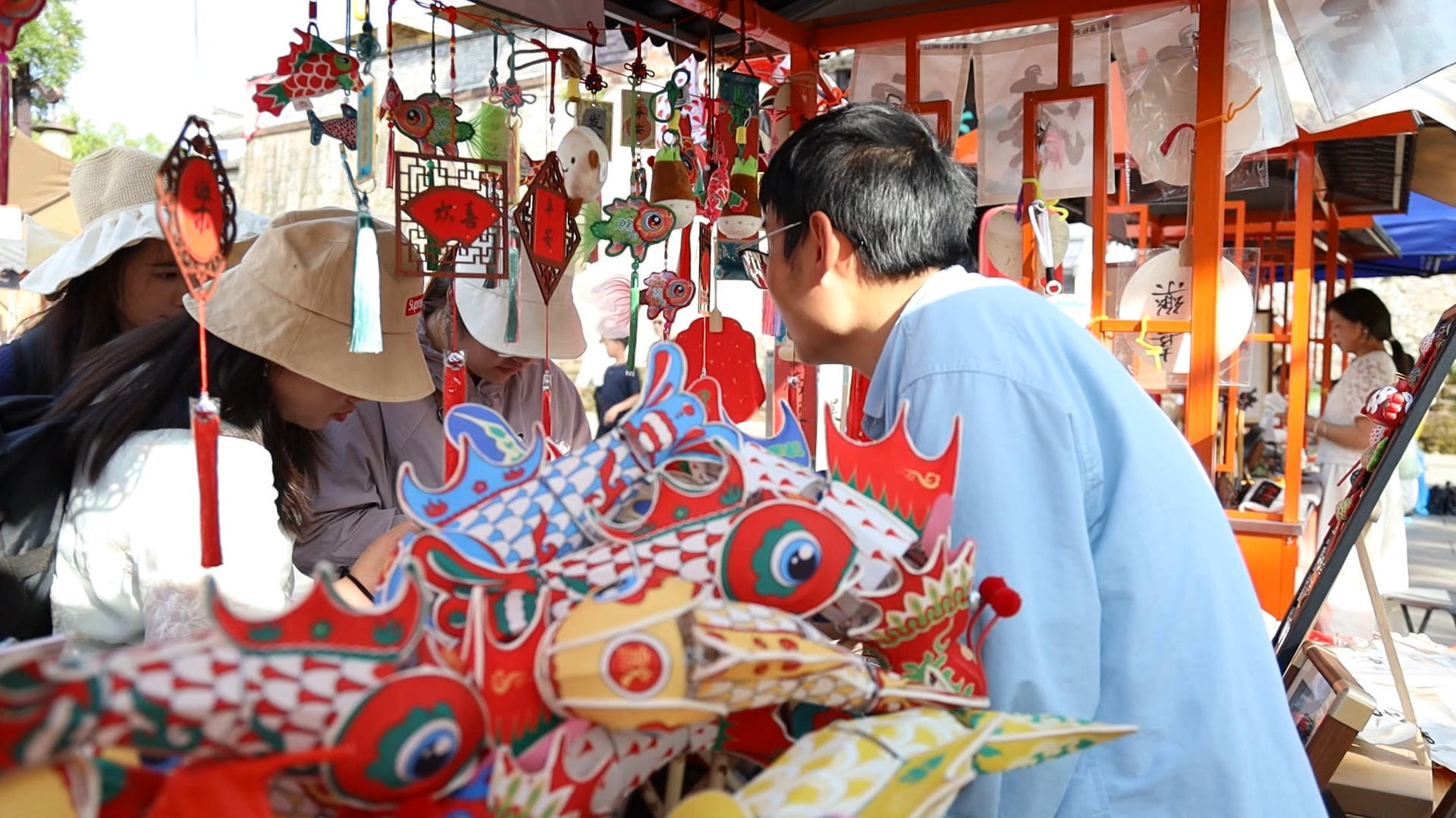 徽州古城成「露天劇場」 皖歙縣全天候演藝解鎖文旅新體驗