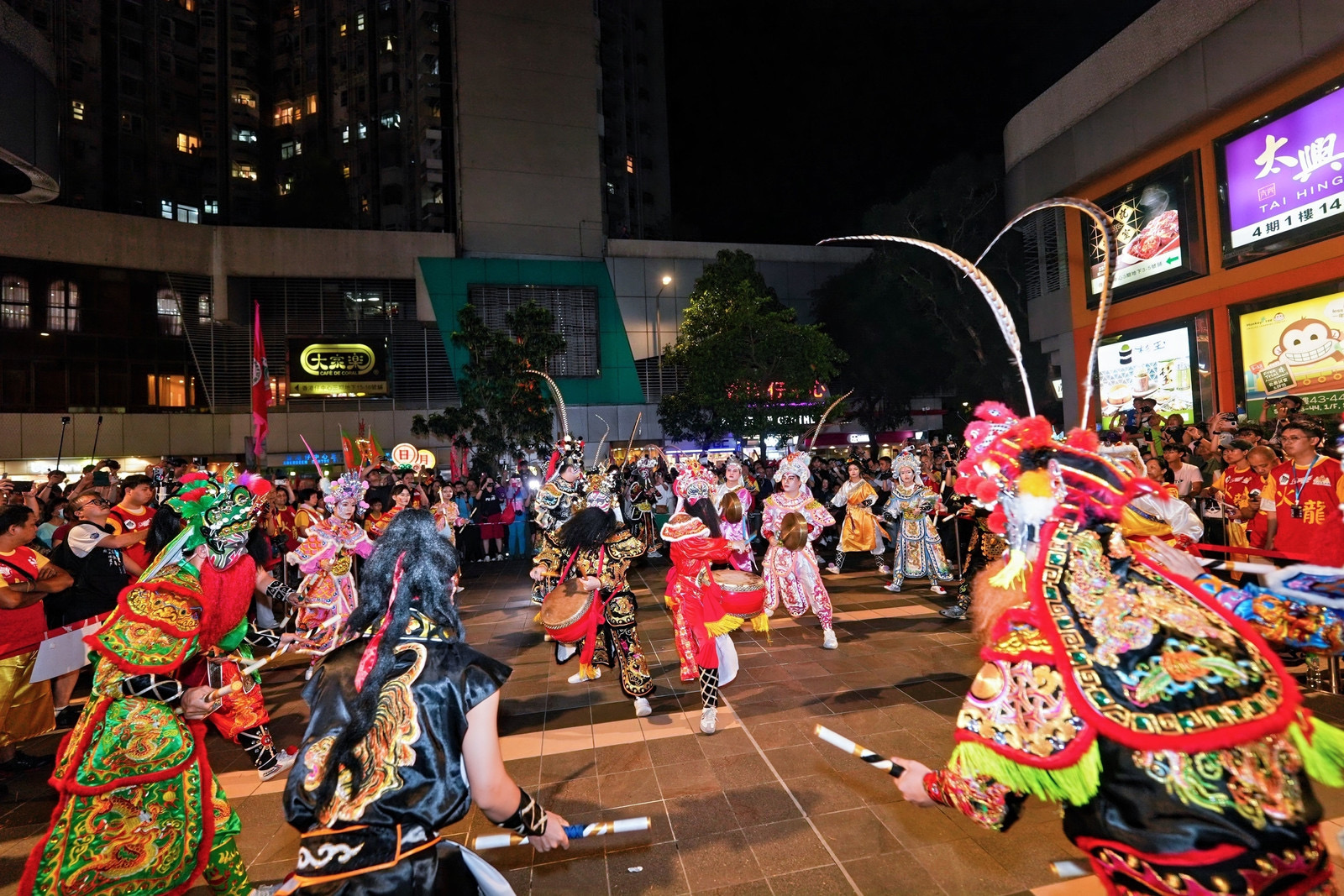 深圳福田組團赴香港南區參加香港仔中秋火龍盛會