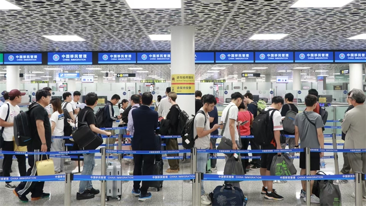 深圳機場口岸今年通關量已超500萬人次 雙節假期同比增超16%