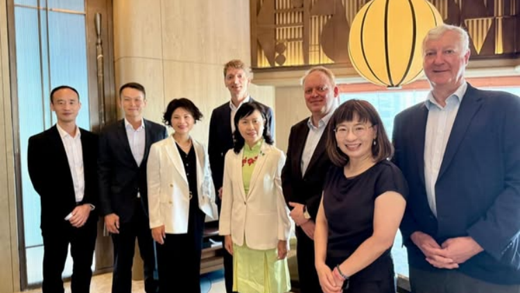 陳美寶與國際航運業界保持緊密交流