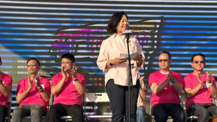 麥美娟歡迎市民到屯門市中心體驗 開心過周末