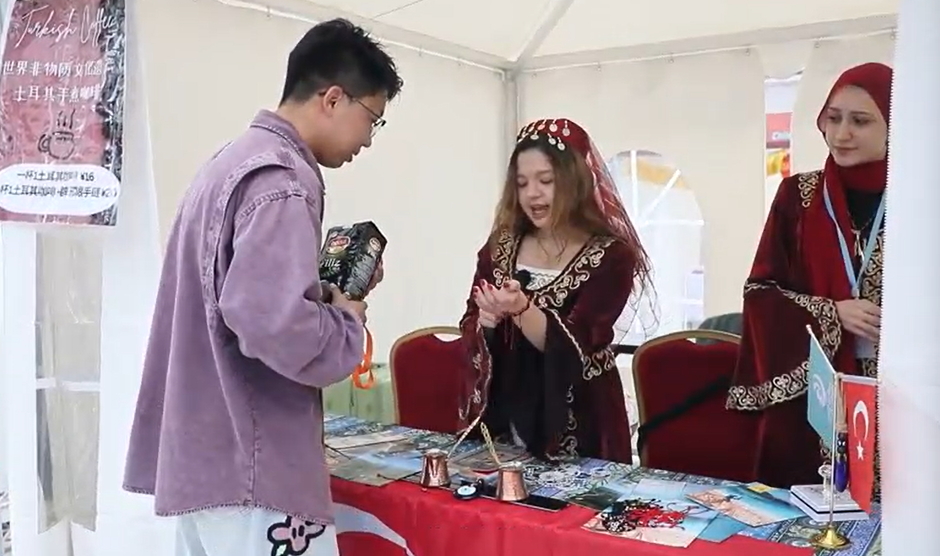 【視聽山東】「洋攤」商品雲集 引爆假日經濟