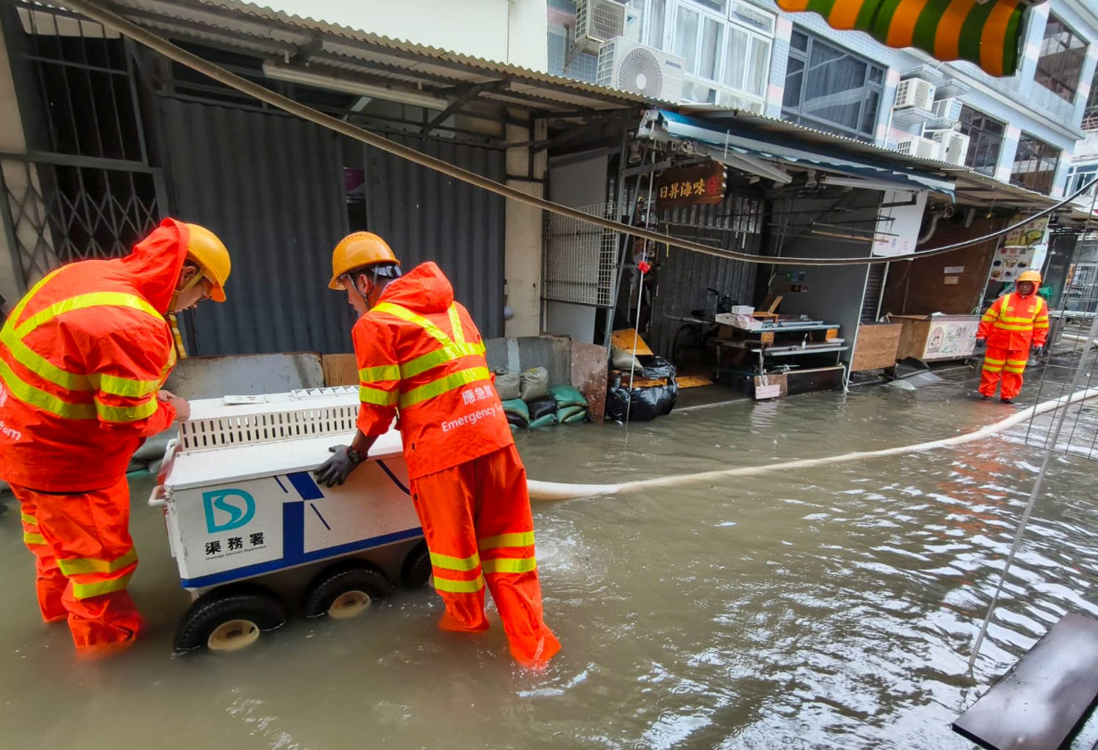 發展局：緊急應變隊伍今年增至200 排水機械人協助處理水浸個案更高效