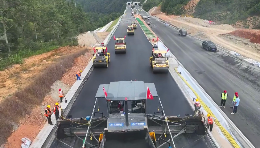 皖休寧縣：德上高速皖贛項目建設忙 確保年底建成通車