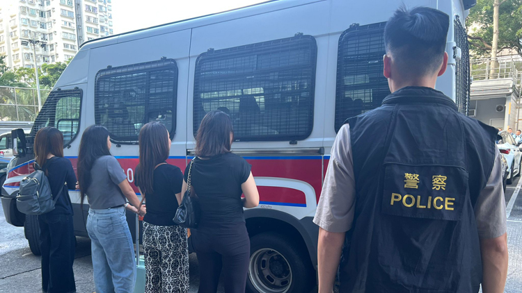 警方新界北區掃黃拘12名內地女