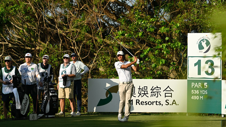 澳門高球賽第2輪鬥得激烈 蘇萬那魯暫時領先 許龍一並列22位