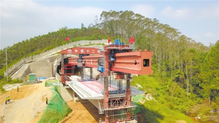 深南高鐵珠三角樞紐機場至省界段開始架梁