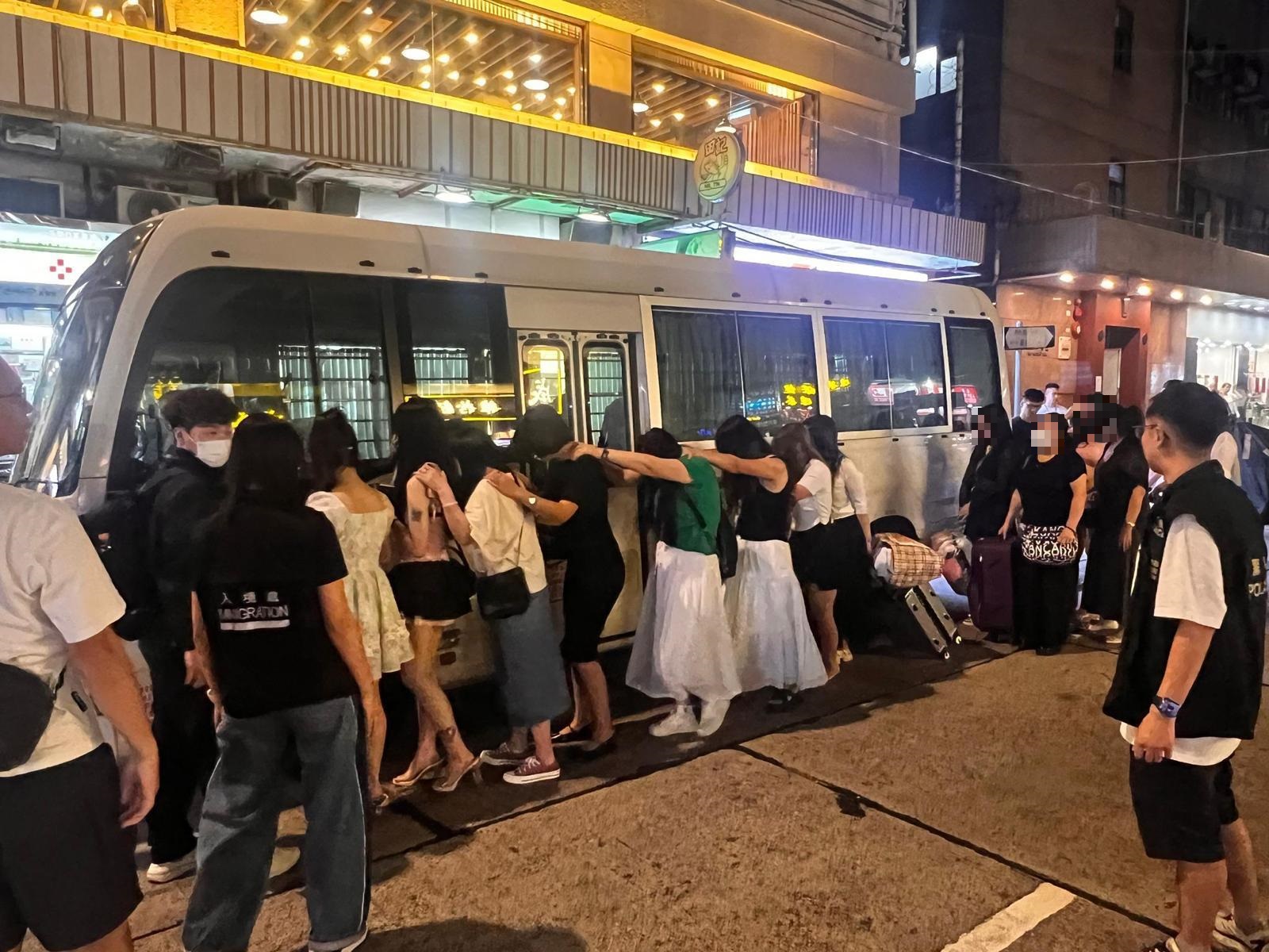 警方西九龍掃黃拘44人