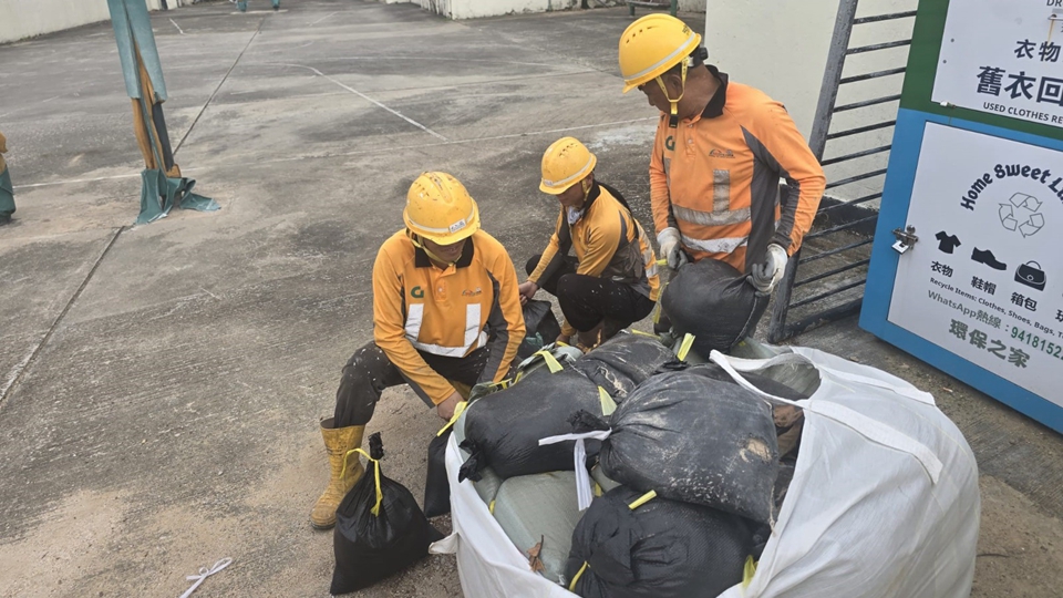 土拓署為受「風神」影響市民提供沙包 減低海水淹浸