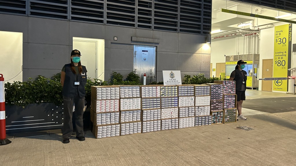 海關荃灣搗破私煙及另類煙倉庫 檢值610萬元貨物 拘1男