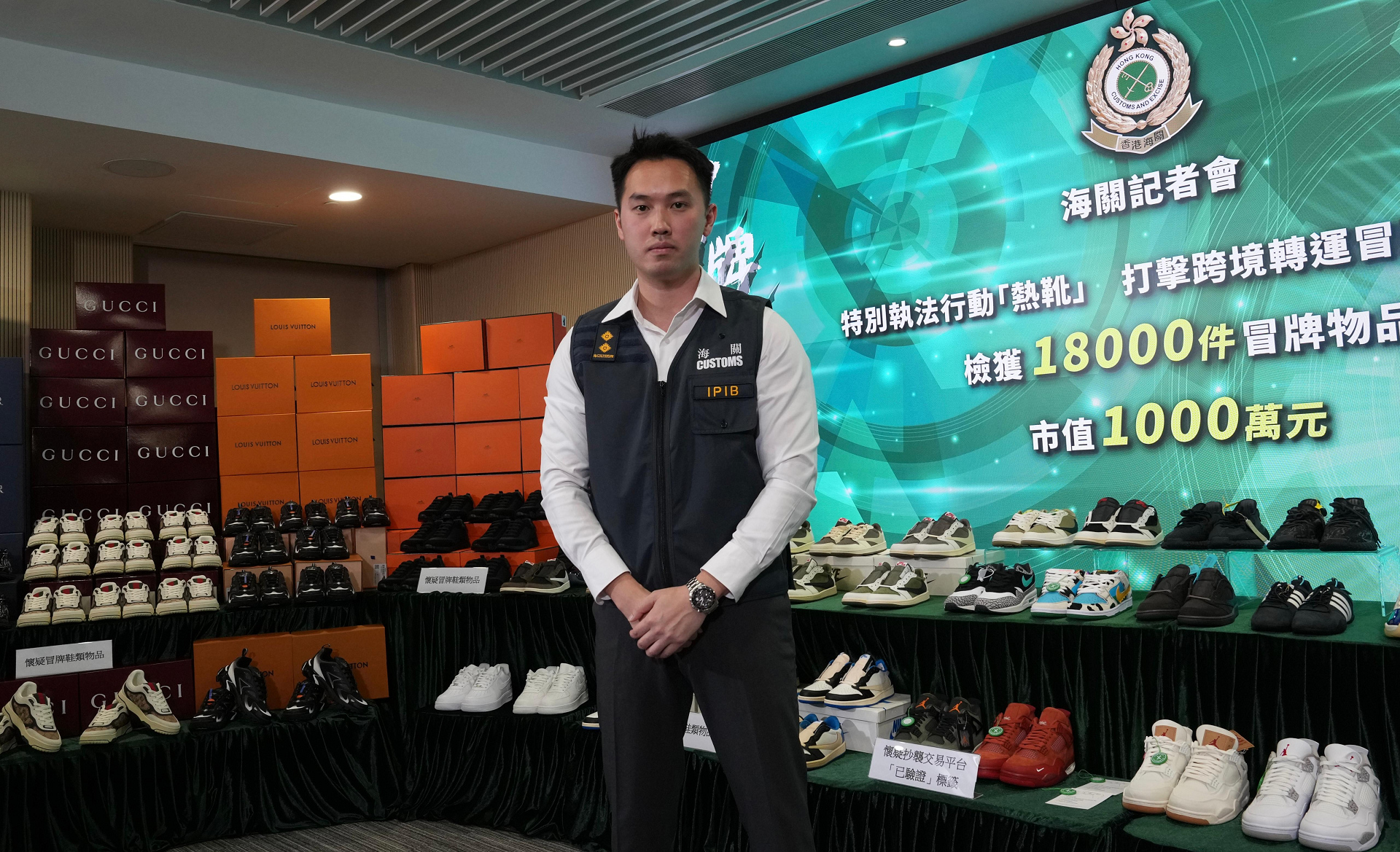 海關搗破跨境轉運冒牌波鞋案 拘兩司機檢1000萬元貨