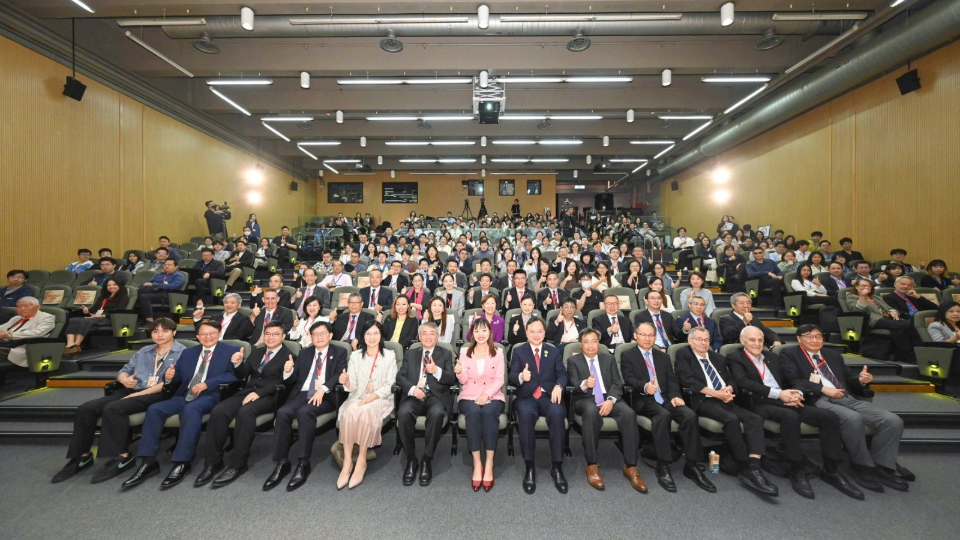 2025未來科學大獎周科學峰會今起一連兩日舉行  張曼莉：香港致力深化國際創科合作 