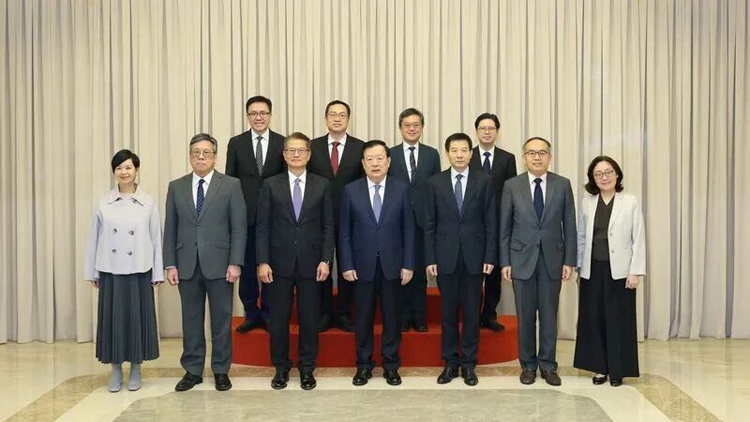 夏寶龍會見香港特區考察北京城市副中心、河北雄安新區代表團有關官員