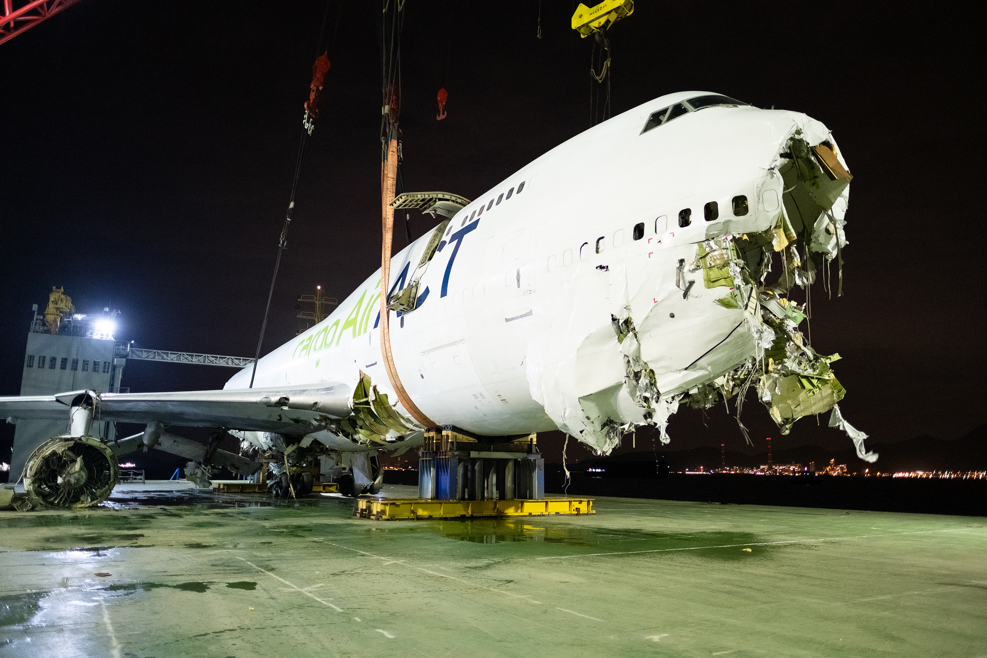 墮海迪拜貨機打撈工作完成 機場北跑道重開