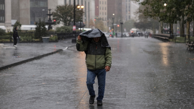 美副總統萬斯：聯邦政府「停擺」若持續至感恩節 航空交通將面臨「災難」