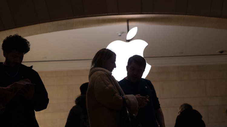 蘋果第四財季業績超預期 庫克預告iPhone 17「爆表」熱賣