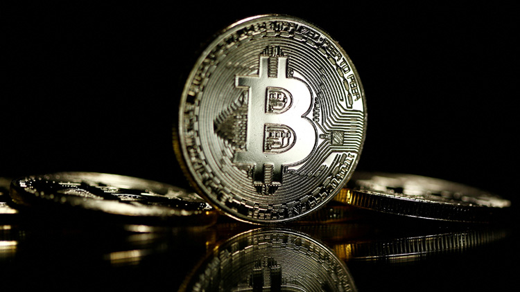 加密貨幣市場人氣渙散 比特幣盤中跌破10萬美元關口