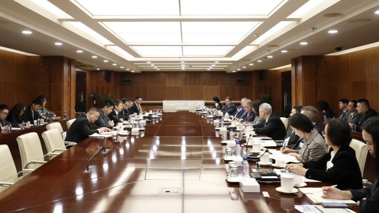 李成鋼會見美國農產品貿易代表團