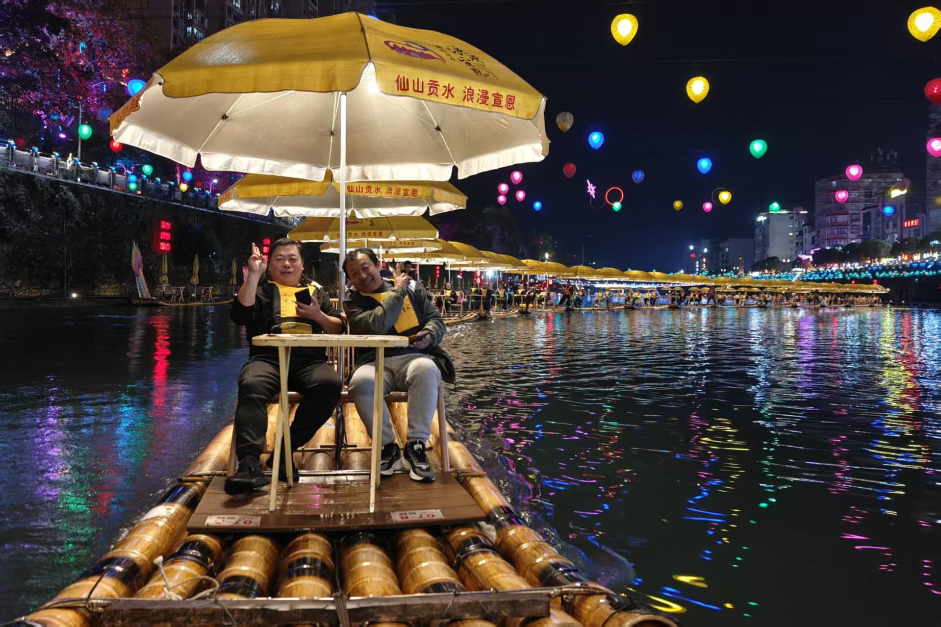 跨越山海逐夢恩施  宣恩：夜色燈影映民俗煙火溫情聚人氣