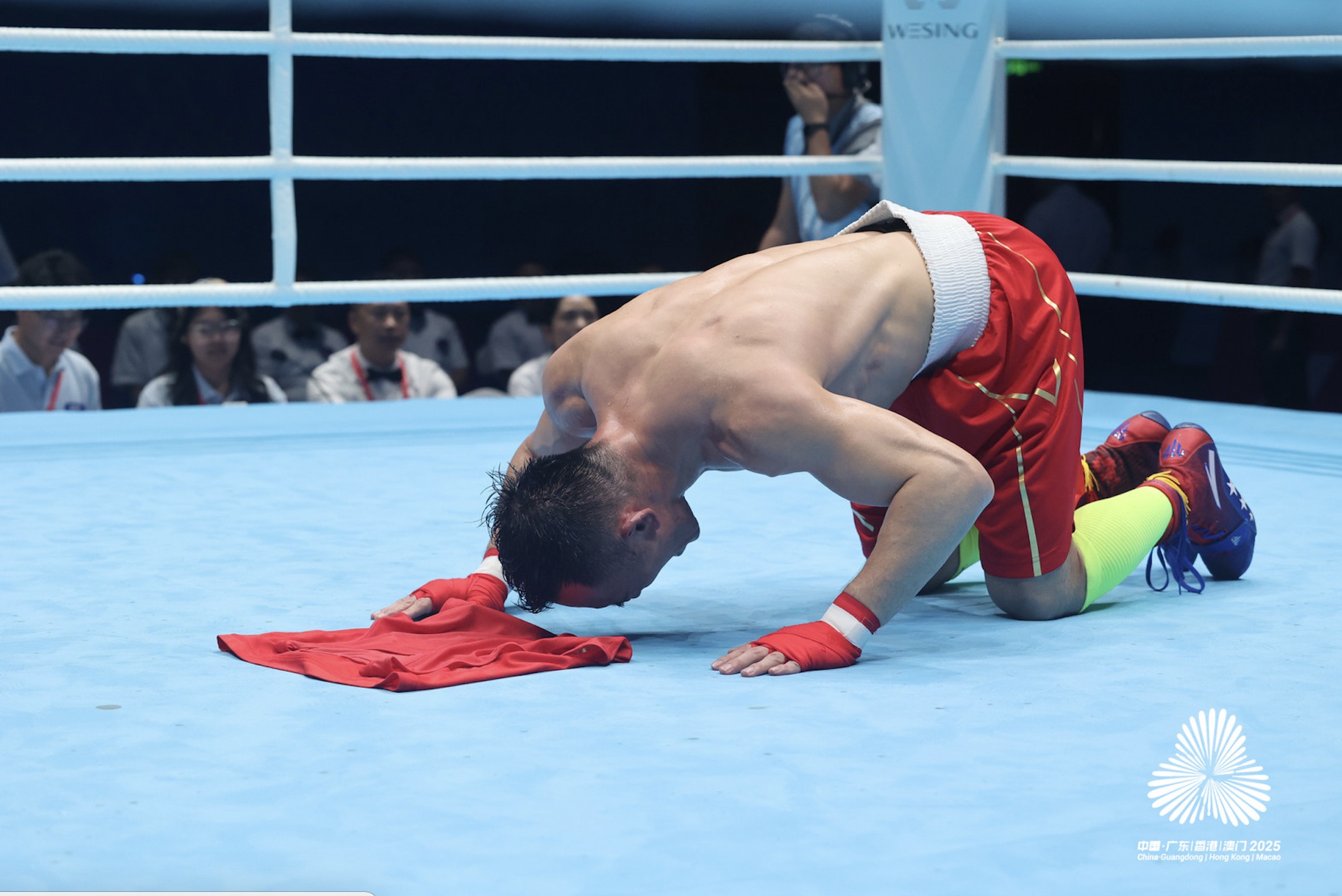 「五朝元老」劉偉跪別拳台退役 十五運會拳擊賽決出四強 